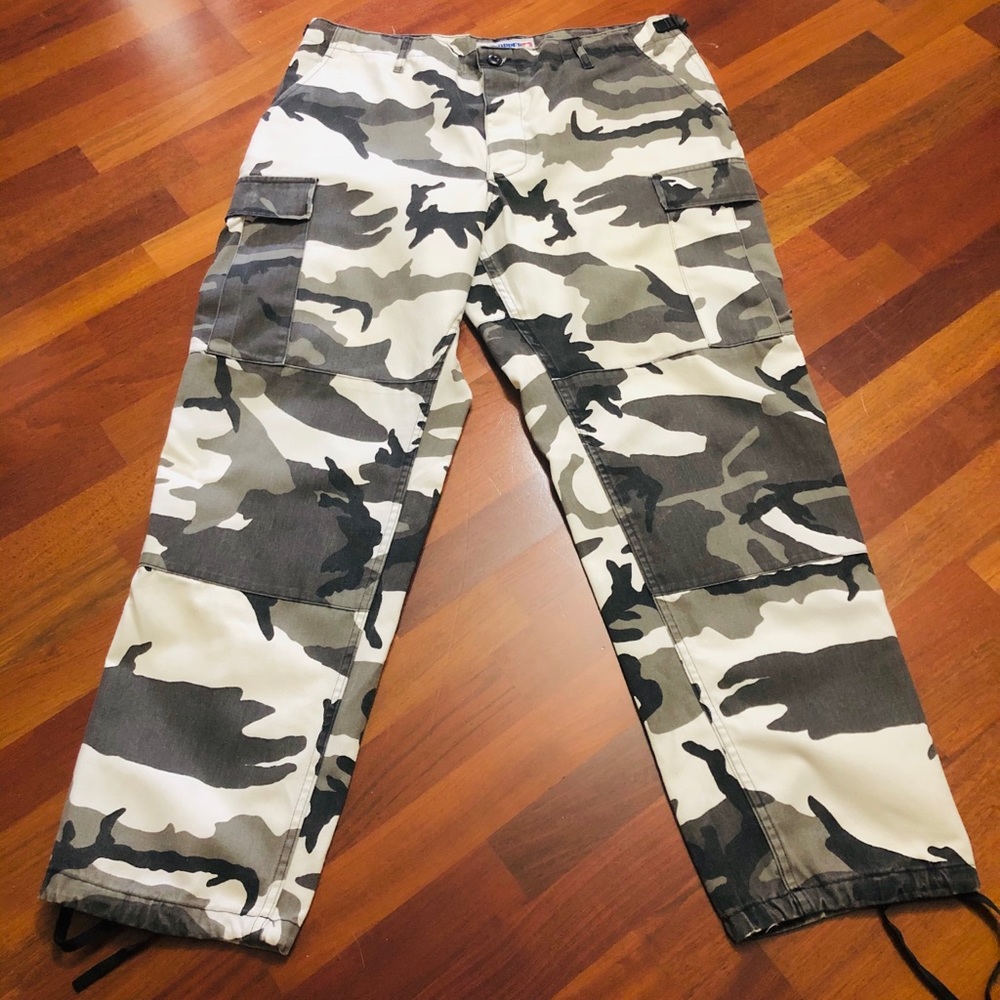 Men’s black/grey/white camouflage adjustable pants